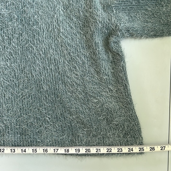 NWT Ladies eyelash sweater, Lg, oversized and super soft! - Picture 4 of 9